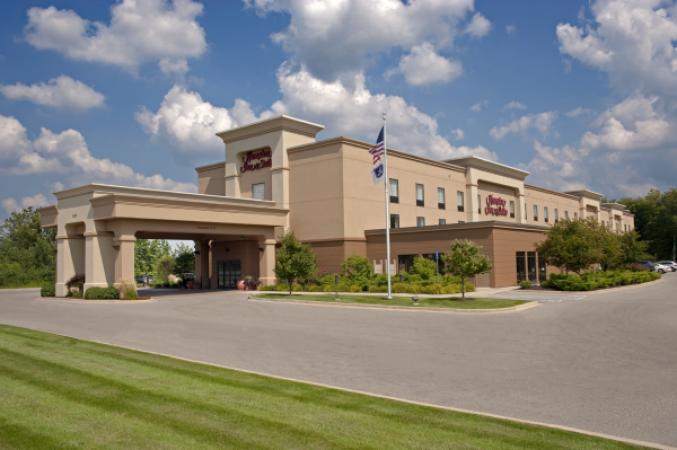 Hampton Inn & Suites Airport