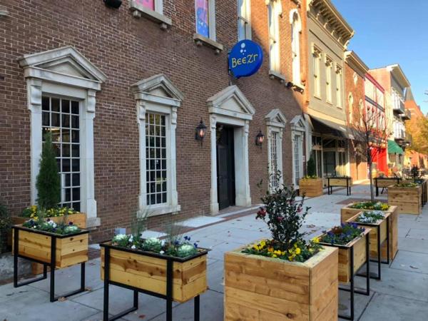 BeeZr Gastropub + Social Exchange
