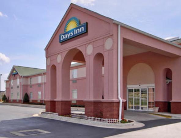 Days Inn & Suites
