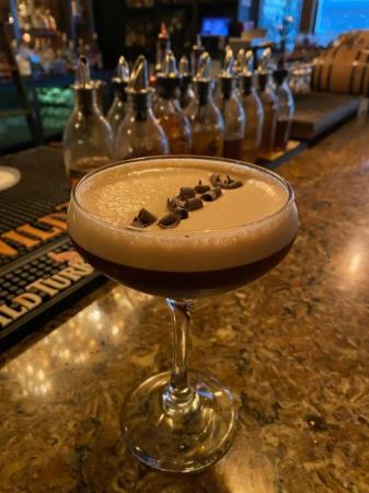 SiP Fine Spirits & Cigar Lounge