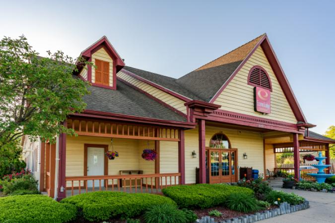 Econolodge Inn & Suites